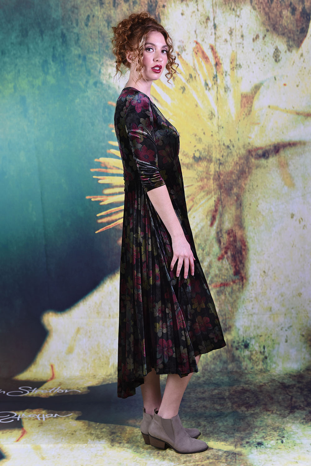 Side of the model wearing the Annah Stretton Talor Velvet Dress in Green